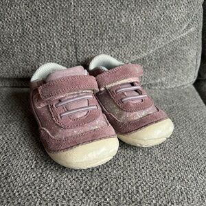 Stride Rite Toddler Girl Sneaker, size 5